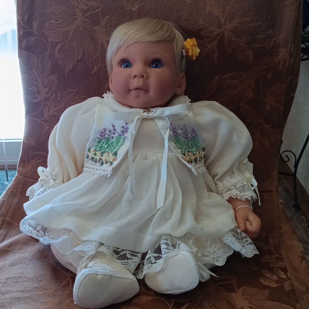 Lee Middleton by Reva "Dressed for the Holidays " vinyl baby doll .
